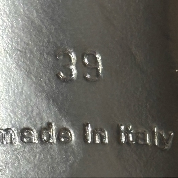 Tamara Mellon
Water Snake Cutout Accent Gladiator Sandals size 8 - Picture 10 of 15